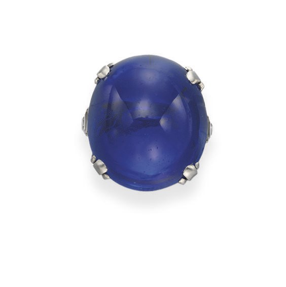 A SAPPHIRE AND DIAMOND RING