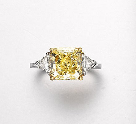 A COLORED DIAMOND RING, BY SABBADINI