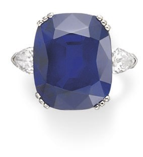 A SAPPHIRE AND DIAMOND RING
