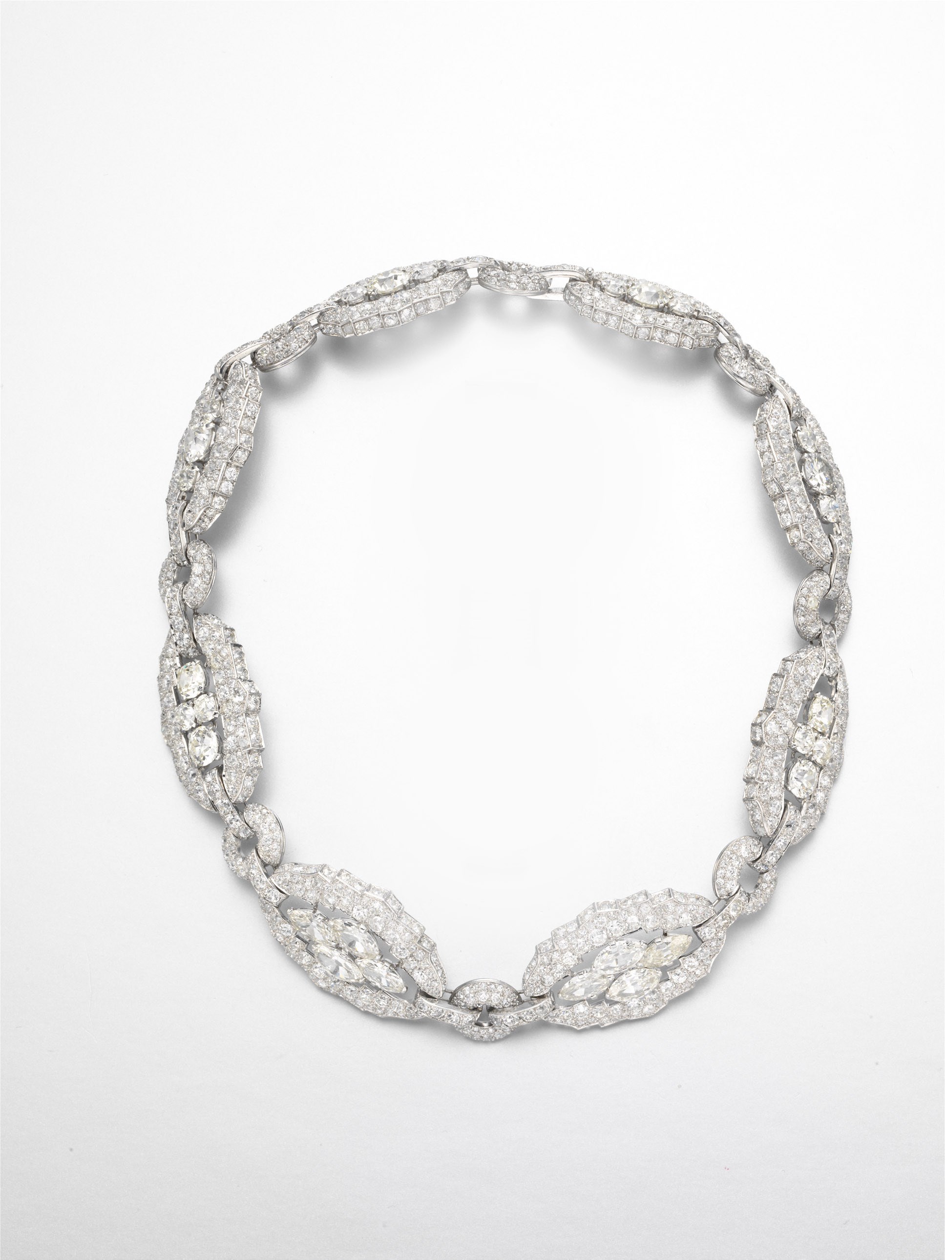 AN ART DECO DIAMOND NECKLACE