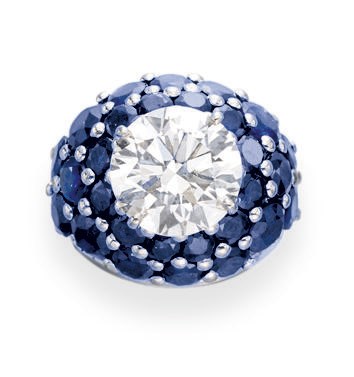 A DIAMOND AND SAPPHIRE RING