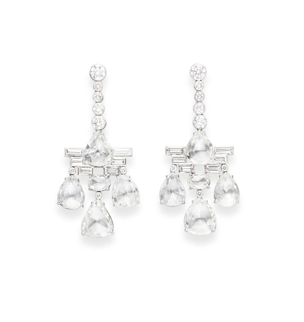 A PAIR OF DIAMOND EAR PENDANTS