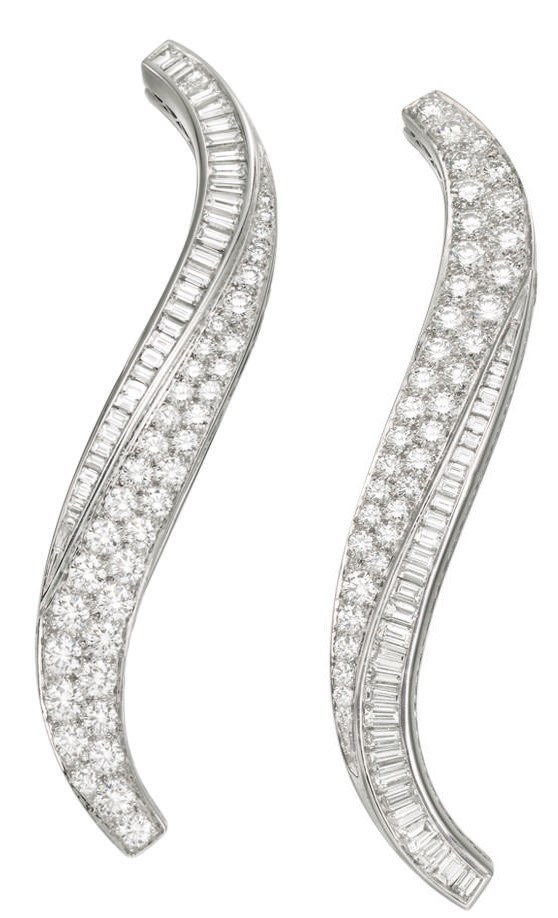 A PAIR OF DIAMOND "FLAME" CLIP BROOCHES, BY VAN CLEEF & ARPELS
