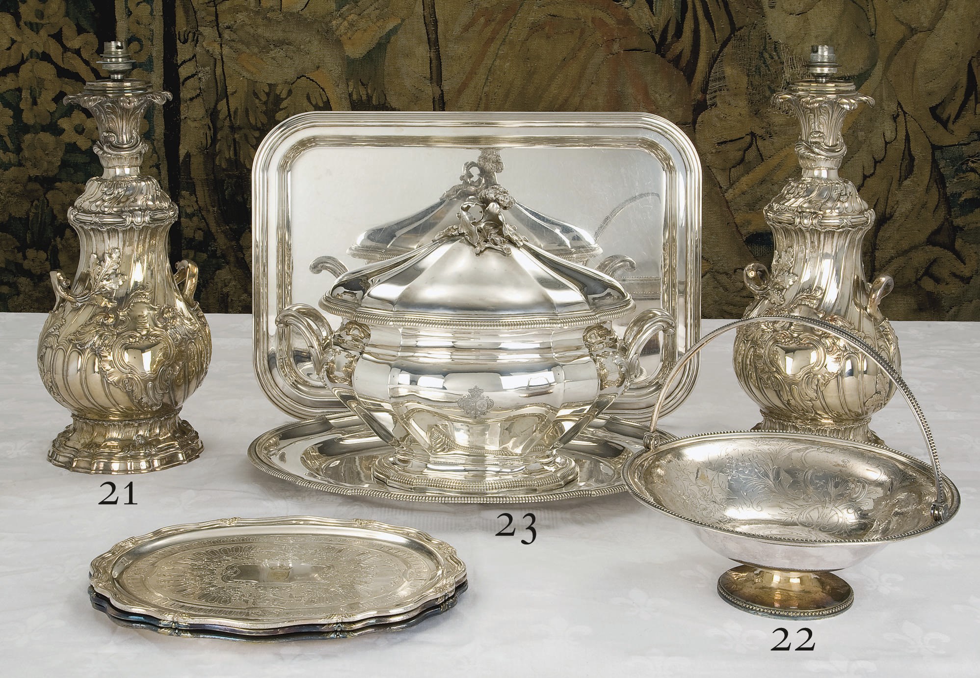 PAIRE DE LAMPES EN METAL ARGENTE