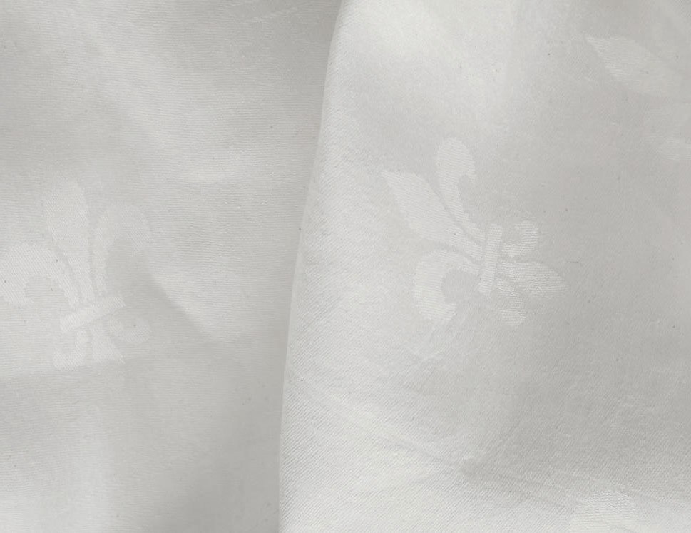 UNE NAPPE D'APPARAT