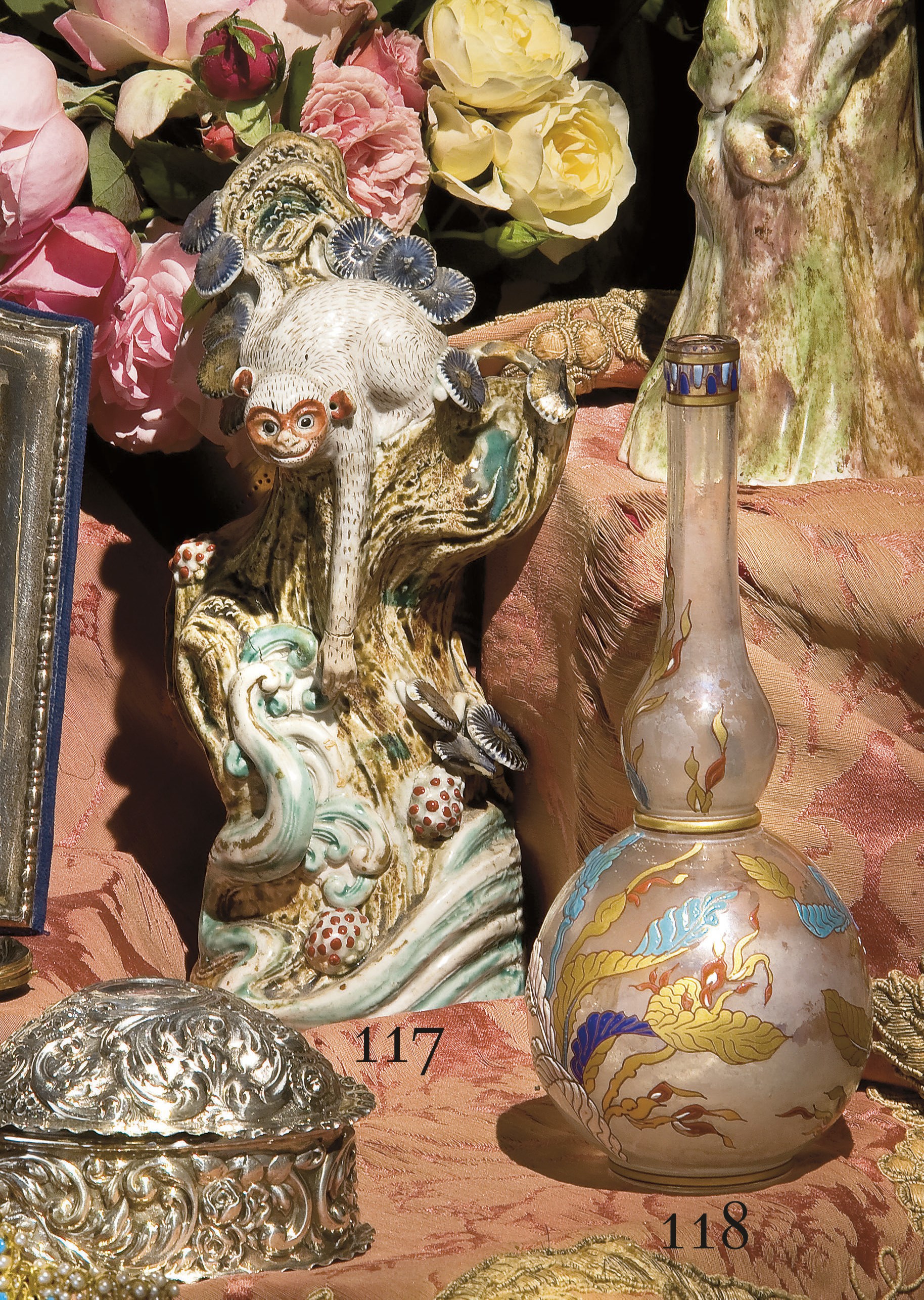 VASE EN PORCELAINE POLYCHROME
