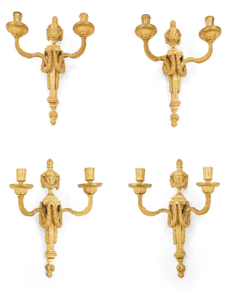 SUITE DE QUATRE APPLIQUES DE STYLE LOUIS XVI