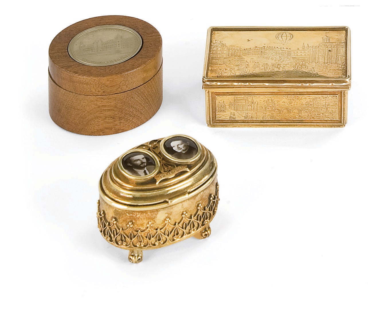 ENSEMBLE D'OBJETS DE VITRINE EN OR ET VERMEIL