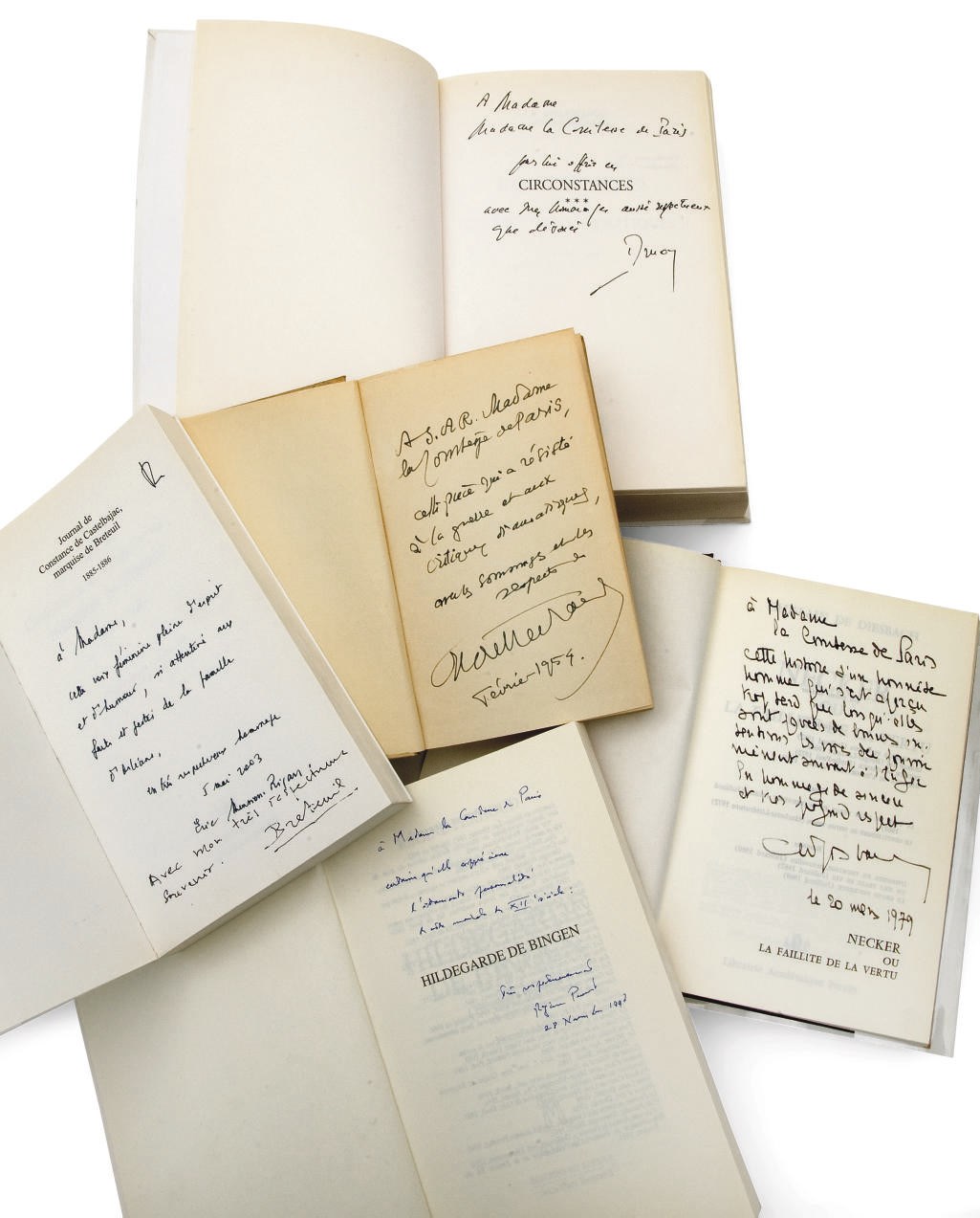 [COMTESSE DE PARIS] -- Réunion d'environ 270 volumes modernes, brochés ou en reliure d'éditeur, tous avec envoi à Isabelle, Comtesse de Paris (1911-2003) de membres de la famille, de romanciers ou d'historiens. [Et:] --DE GAULLE. Lettres, notes et carnets. Paris: Plon, 1980-1988. 10 (sur 12) volumes in-8 brochés. Tirage à 530 exemplaires, celui-ci hors commerce spécialement imprimé pour la Comtesse de Paris. Exemplaire non coupé en parfait état 	 (281)