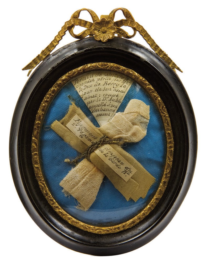 PORTE MEDAILLON RELIQUAIRE CONTENANT DES RELIQUES AYANT TRAIT AU DUC DE BERRY