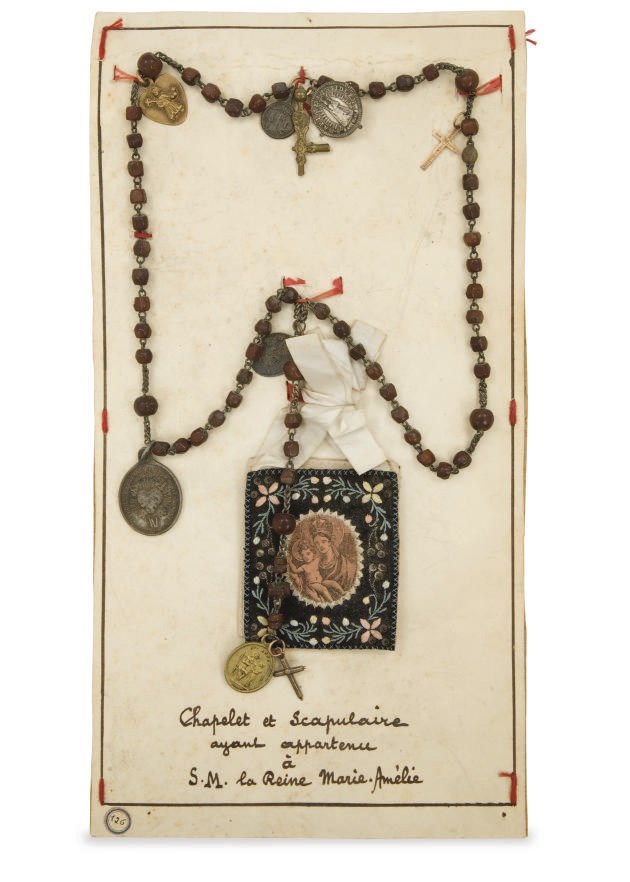 CHAPELET ET SCAPULAIRE AYANT APPARTENU A MARIE-AMELIE, REINE DES FRANCAIS (1782-1866)