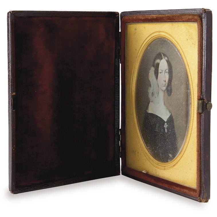 DAGUERREOTYPE OVALE REPRESENTANT HELENE DE MECKLEMBOURG-SCHWERIN, DUCHESSE D'ORLEANS (1814-1858)