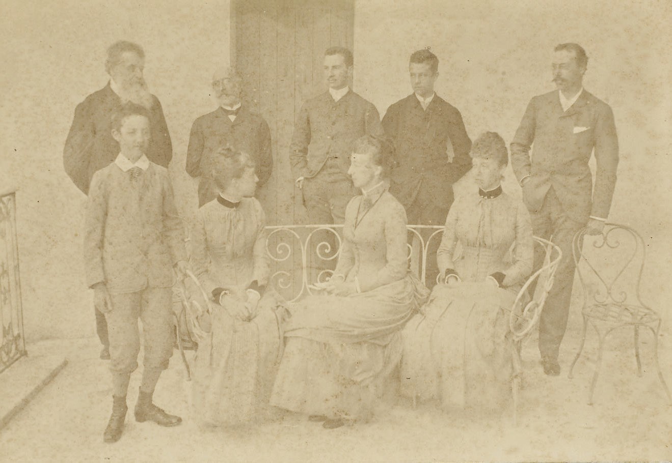 ENSEMBLE DE TROIS PHOTOGRAPHIES REPRESENTANT DES MEMBRES DE LA FAMILLE D'ORLEANS