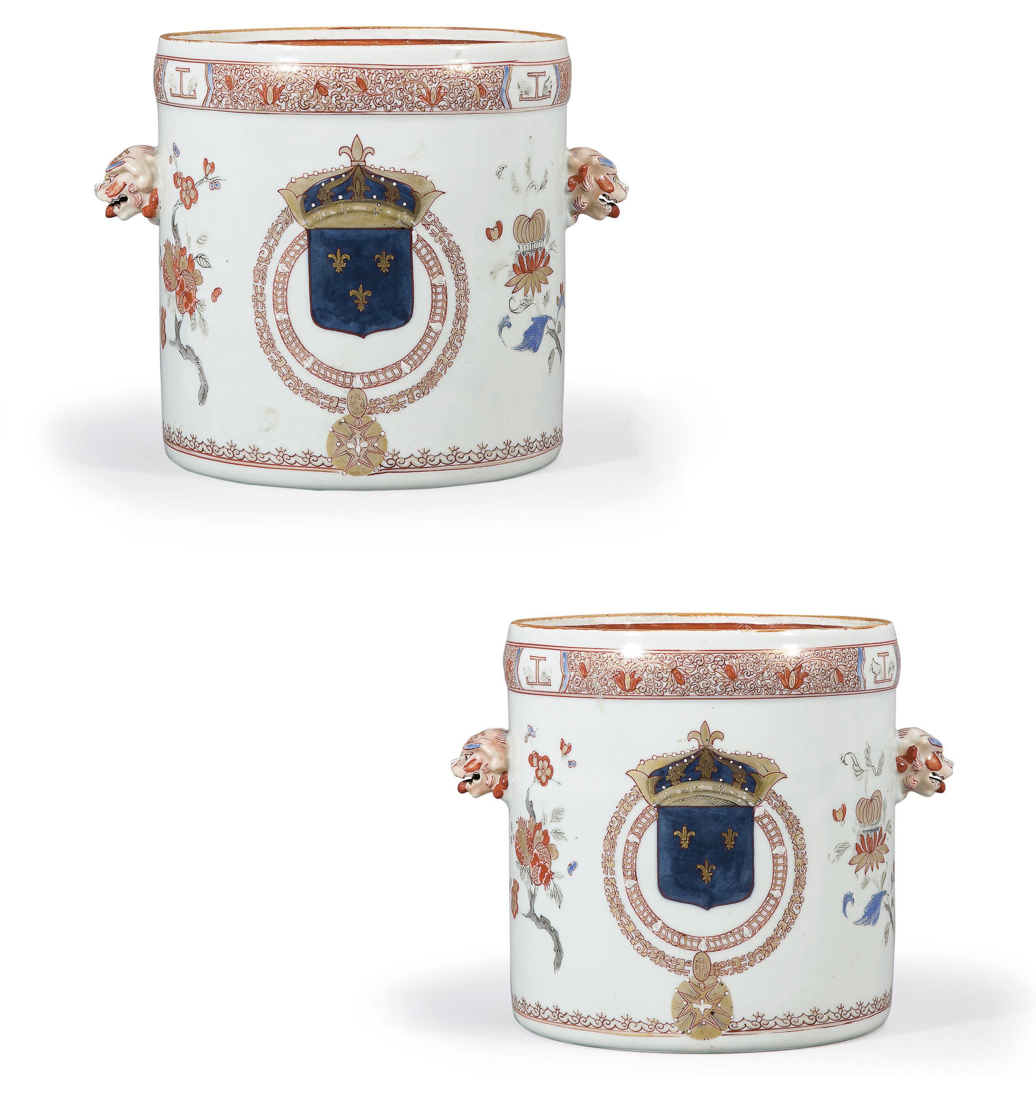 PAIRE DE RAFRAICHISSOIRS ARMORIES EN PORCELAINE POLYCHROME EUROPEENNE