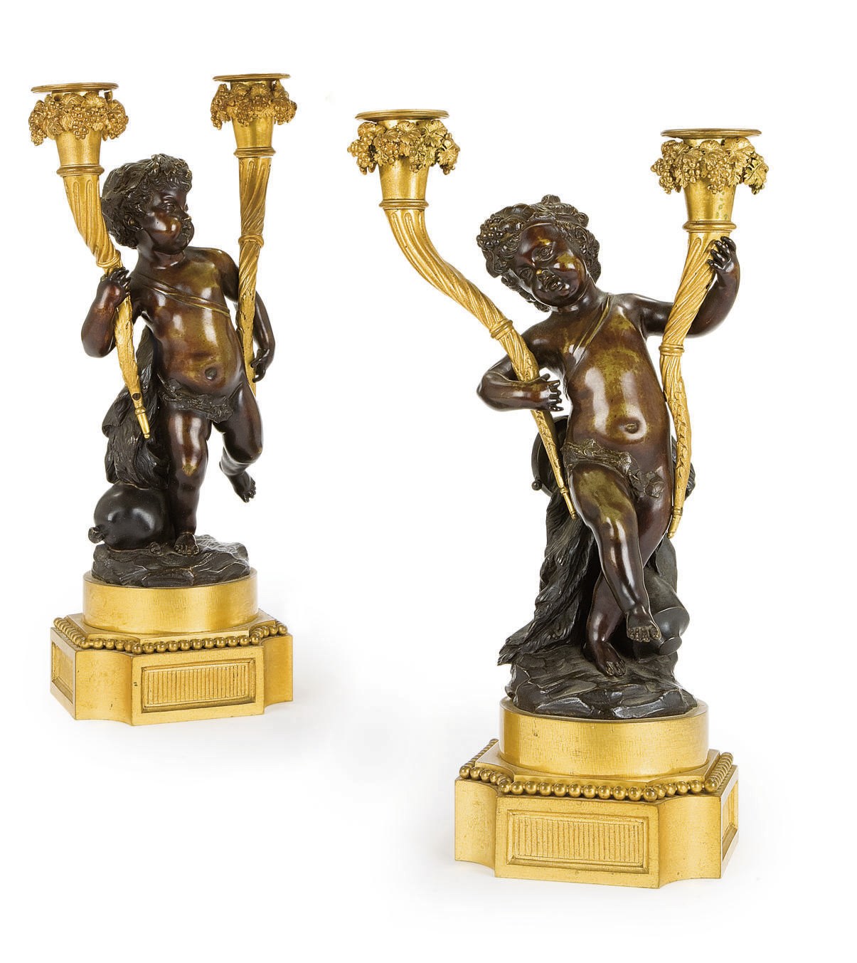 PAIRE DE CANDELABRES DE STYLE LOUIS XVI