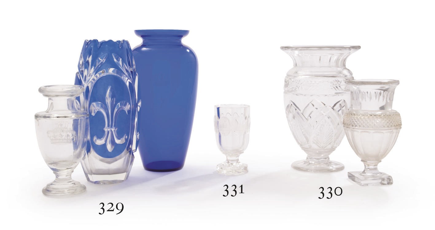 DEUX VASES EN CRISTAL