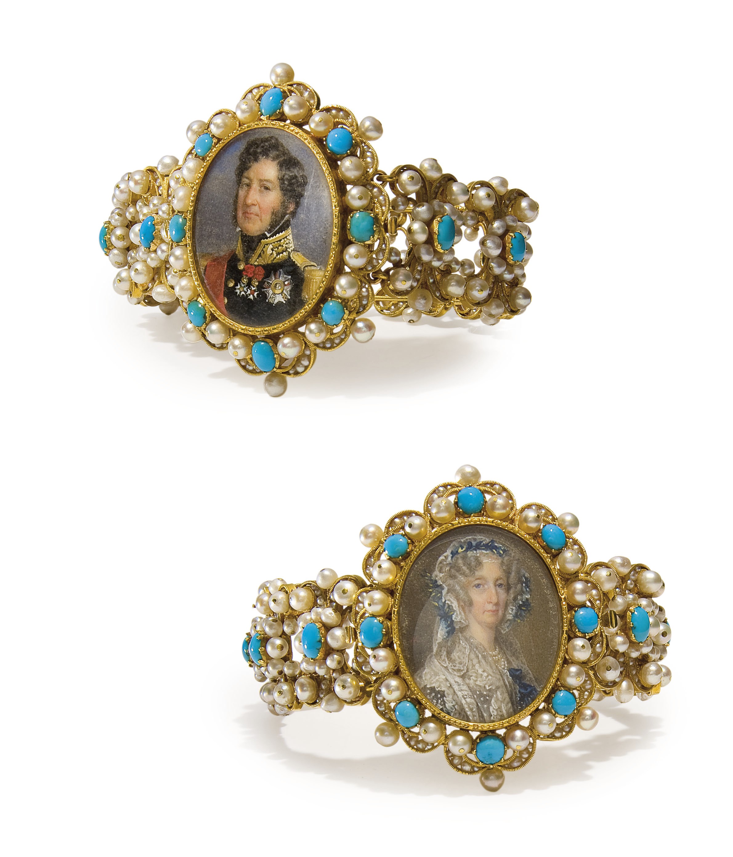 PAIRE DE BRACELETS EN OR, PERLES, SEMENCES DE PERLES ET TURQUOISES AVEC DEUX MINIATURES SUR IVOIRE, ATTRIBUES A MELLERIO DITS MELLER
