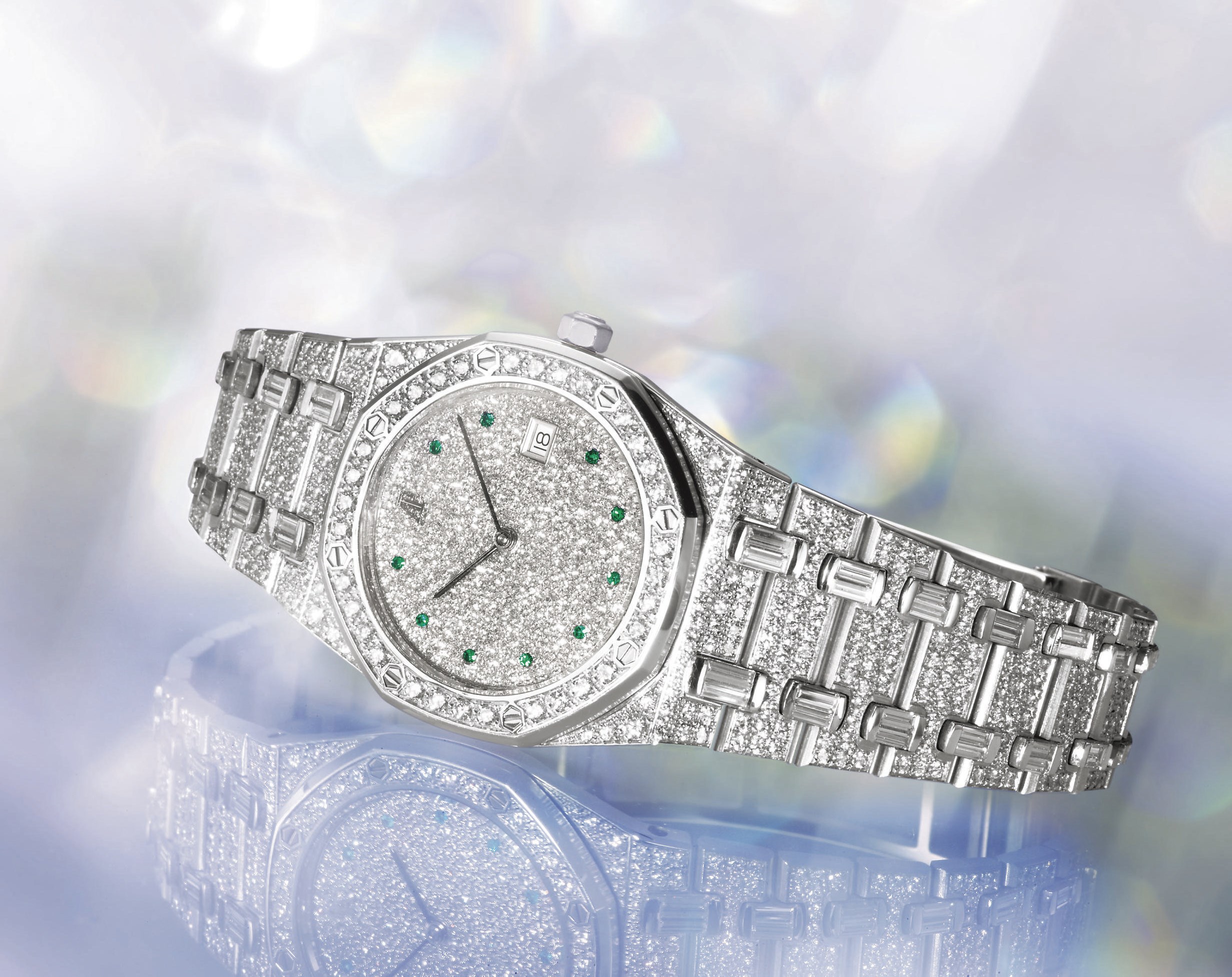 AUDEMARS PIGUET, "ROYAL OAK"

WHITE GOLD MID-SIZE QUARTZ BRACELET WATCH WITH DATE DISPLAY, CASE SET WITH 538 BRILLIANT-CUT DIAMONDS WEIGHING ~4.50 CTS