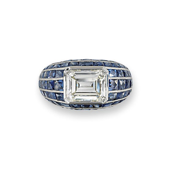 A DIAMOND AND SAPPHIRE RING