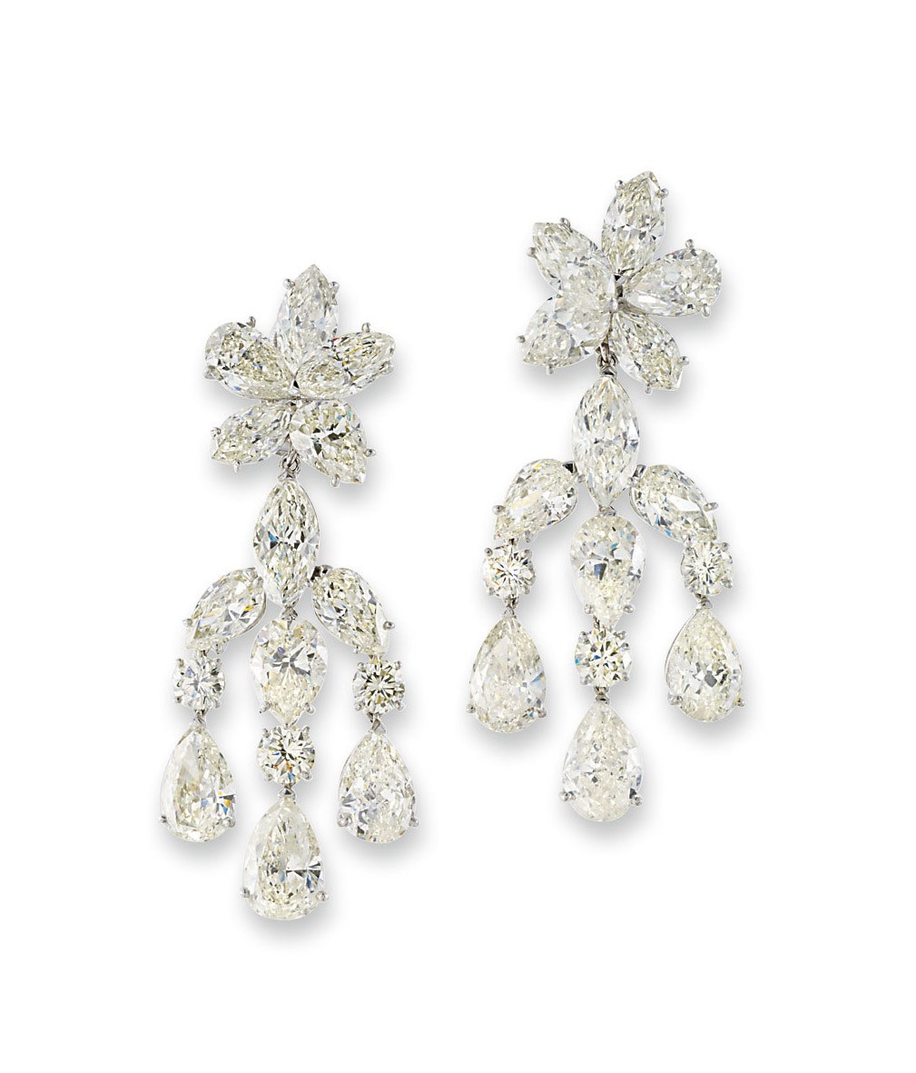 A PAIR OF DIAMOND EAR PENDANTS
