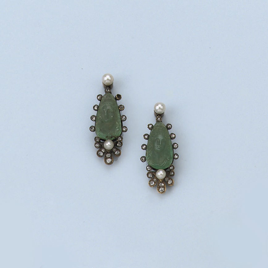 A PAIR OF ANTIQUE PORTRAIT EMERALD, PEARL AND DIAMOND EARRINGS