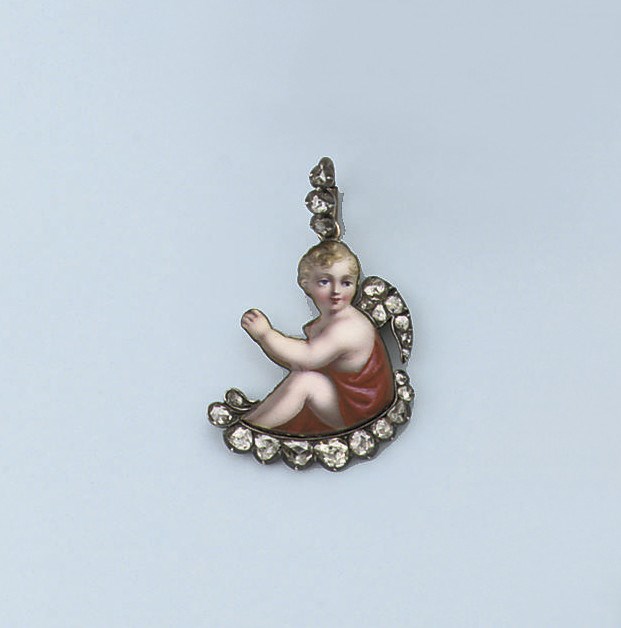 AN ANTIQUE ENAMEL AND DIAMOND PENDANT