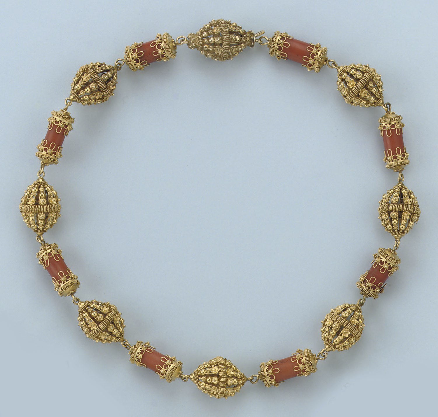 AN ANTIQUE CORAL NECKLACE