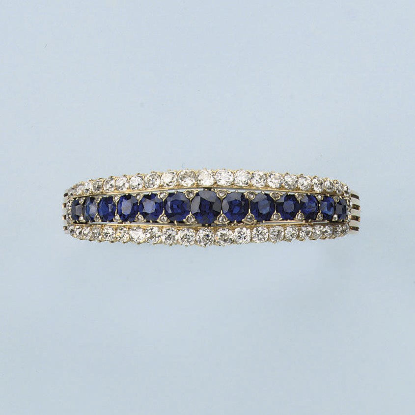 A FINE ANTIQUE SAPPHIRE AND DIAMOND BANGLE