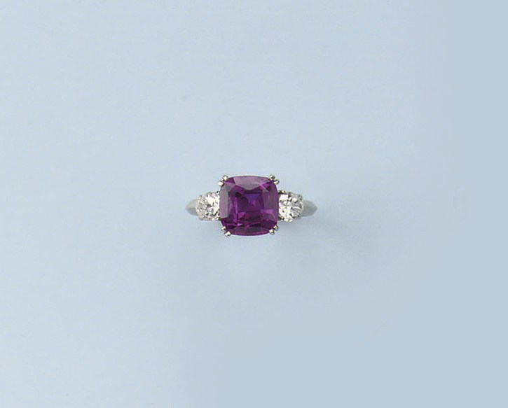 A FINE PINK SAPPHIRE RING