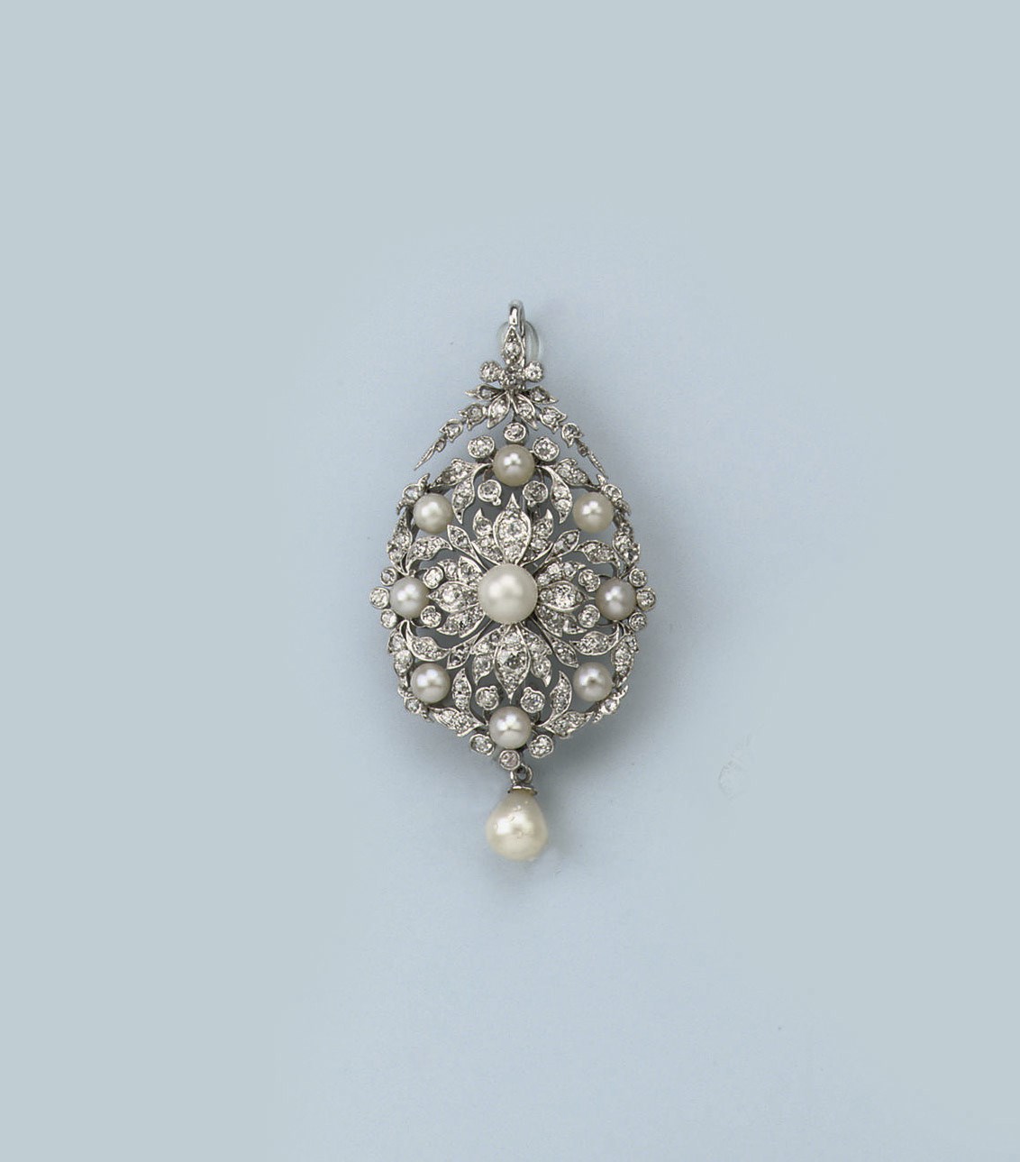 A CULTURED PEARL AND DIAMOND BROOCH/PENDANT