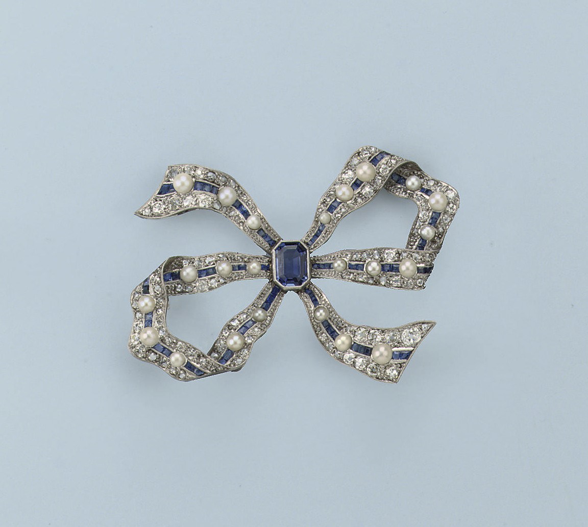 A BELLE EPOQUE SAPPHIRE AND DIAMOND BOW BROOCH