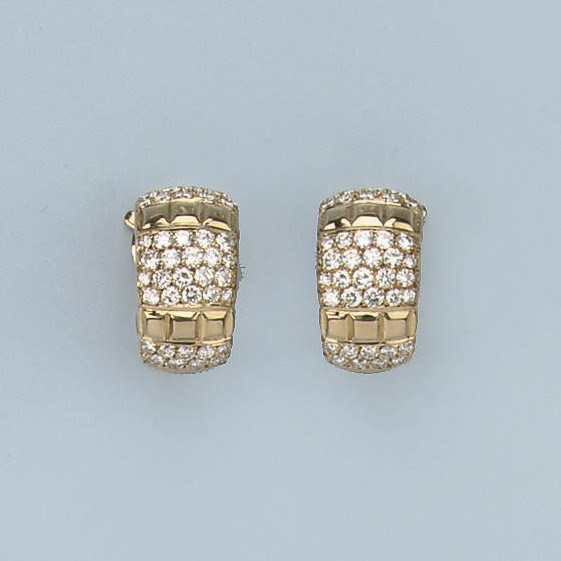 A PAIR OF DIAMOND EARCLIPS, BY VAN CLEEF & ARPELS