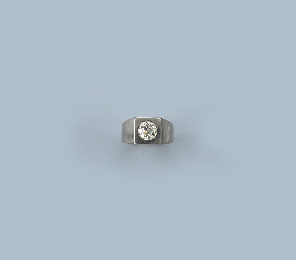A DIAMOND SINGLE STONE RING