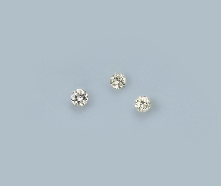 THREE UNMOUNTED DIAMONDS