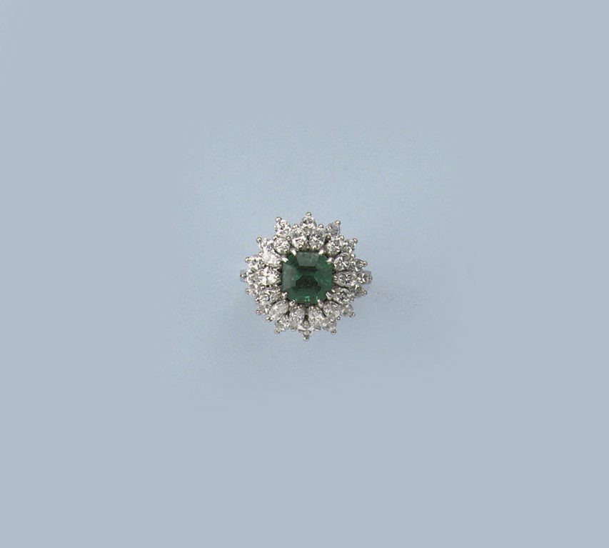 AN EMERALD AND DIAMOND DRESS RING