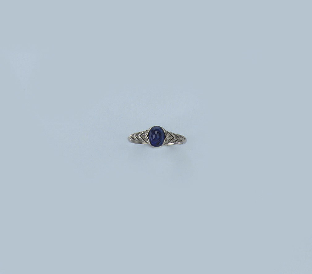 A BELLE EPOQUE SAPPHIRE AND DIAMOND RING