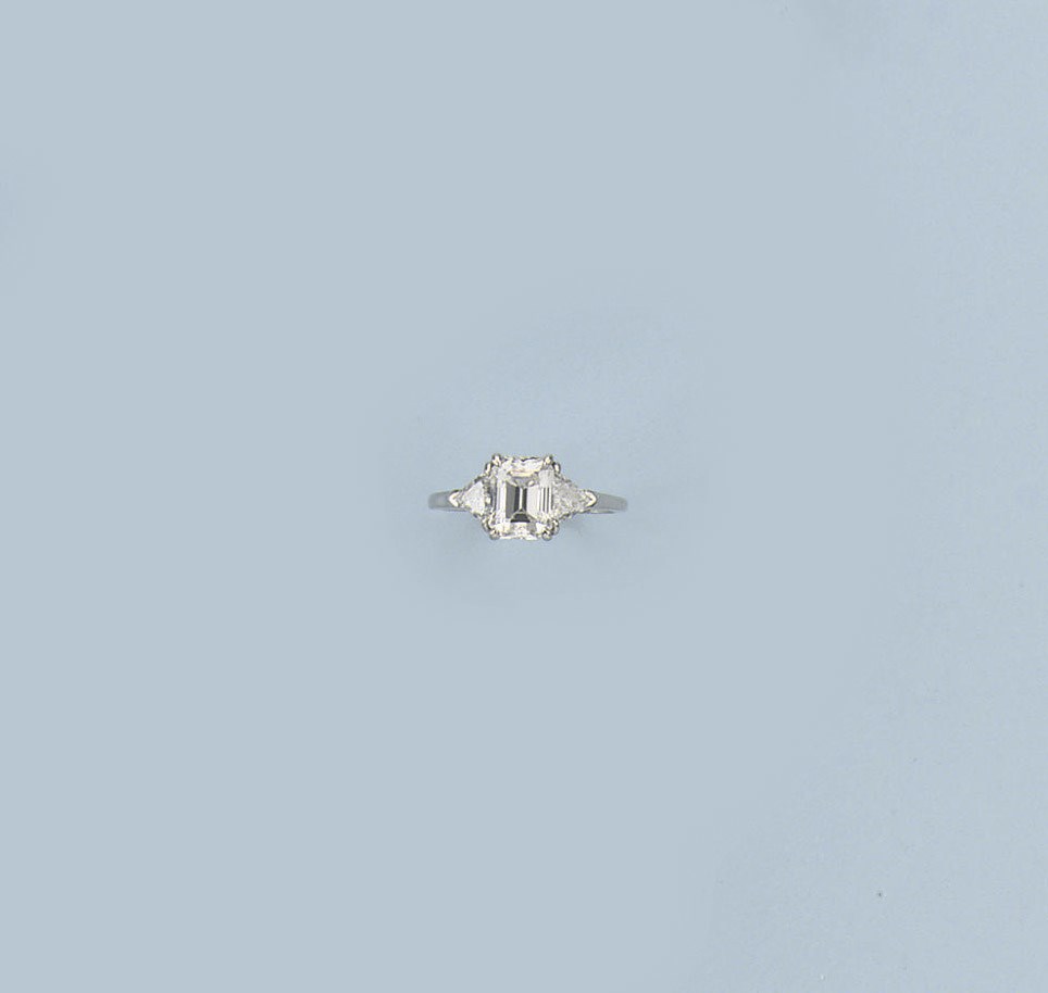 A FINE DIAMOND RING, BY CARTIER