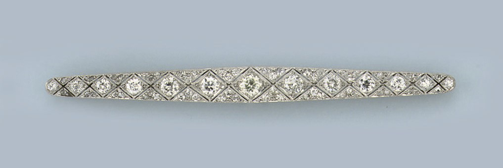 A BELLE EPOQUE DIAMOND BAR BROOCH