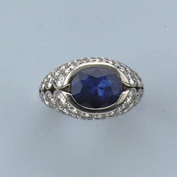 A SAPPHIRE AND DIAMOND DRESS RING