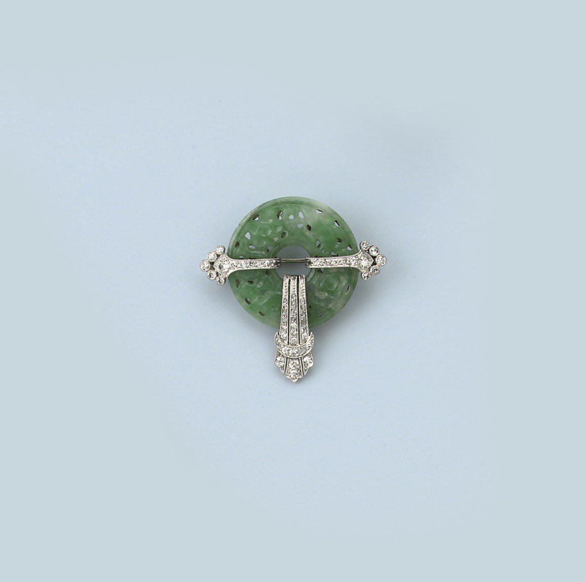 AN ART DECO JADE AND DIAMOND BROOCH