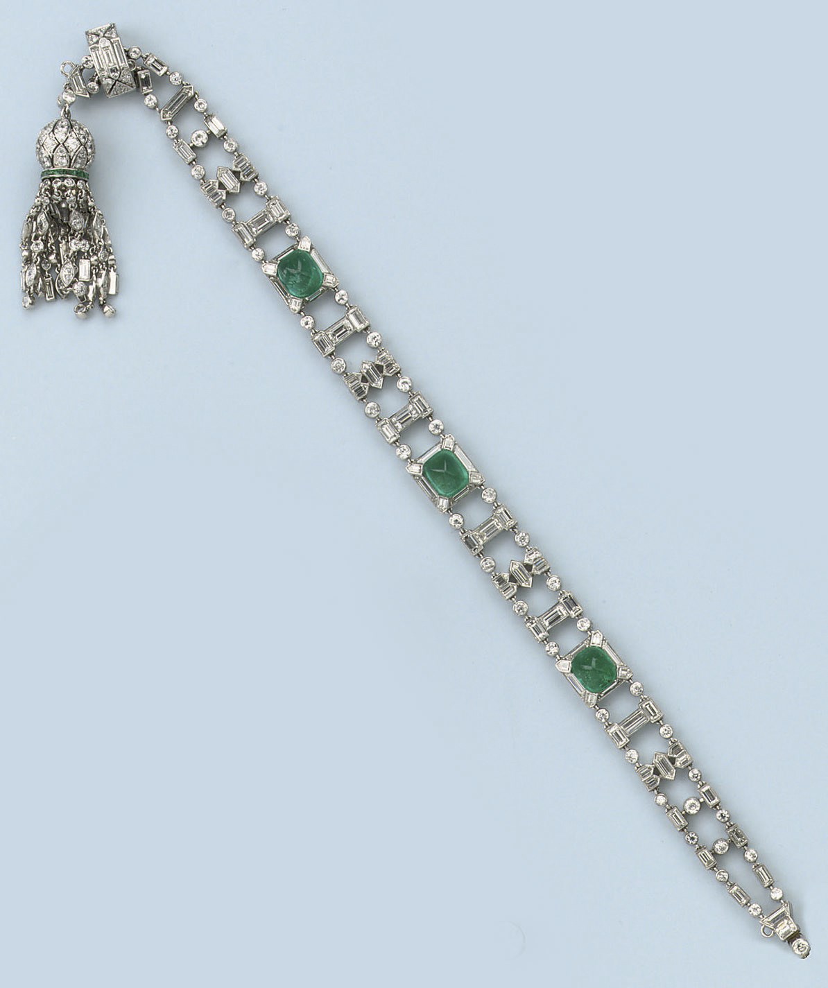 A FINE ART DECO EMERALD AND DIAMOND BRACELET