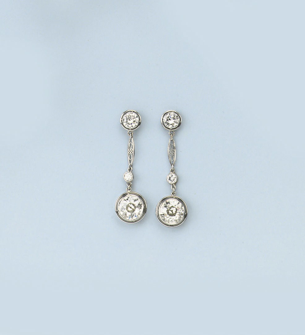A PAIR OF DIAMOND EARRINGS