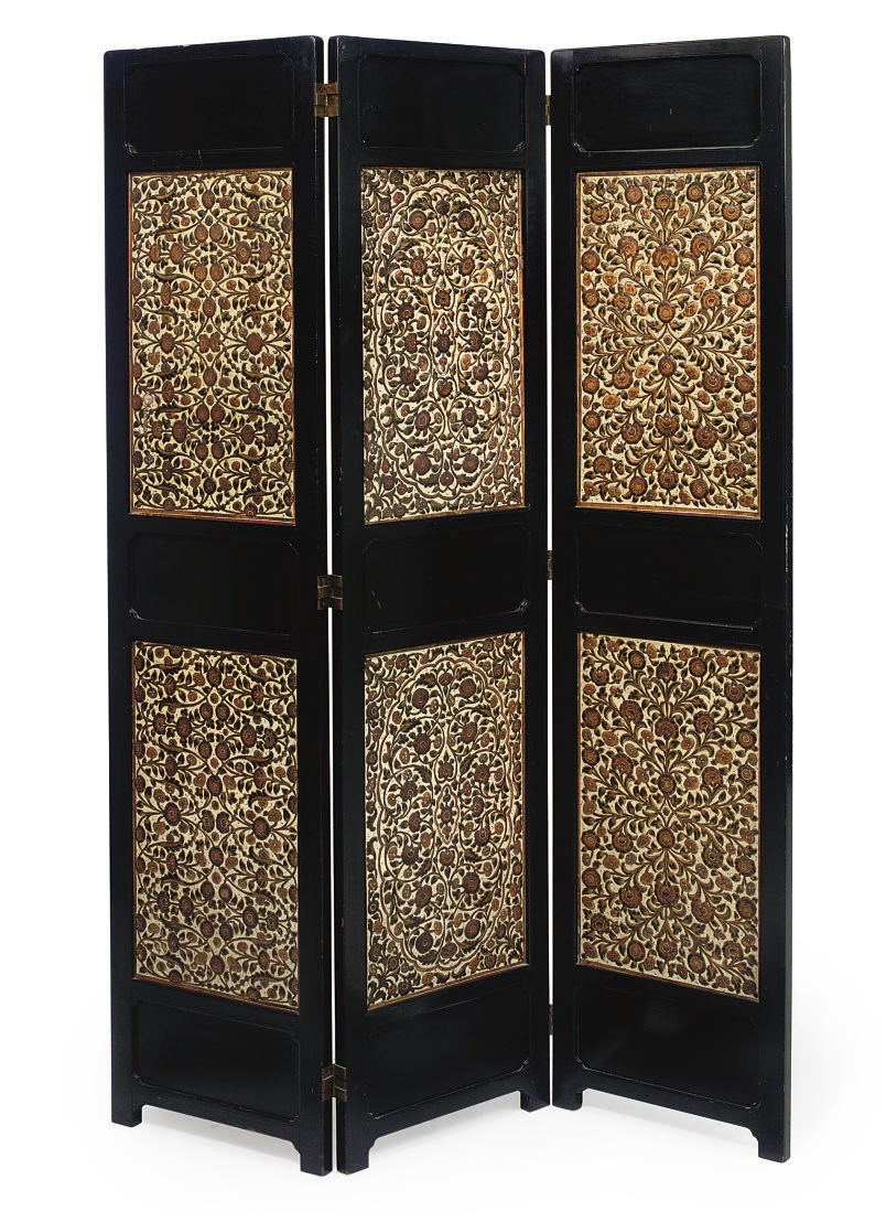 A VICTORIAN EBONISED THREE LEAF SCREEN