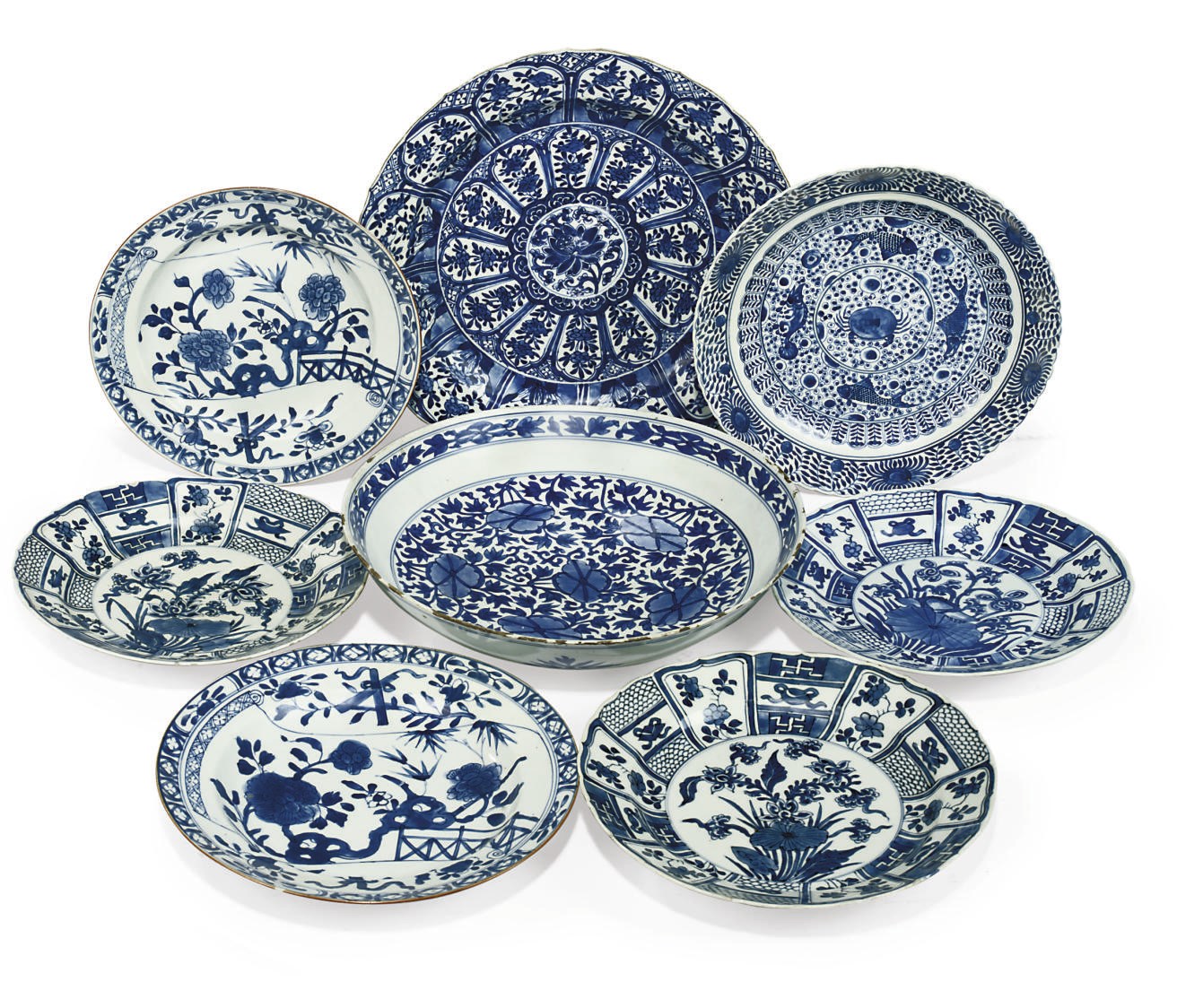 A COLLECTION OF CHINESE BLUE AND WHITE DISHES