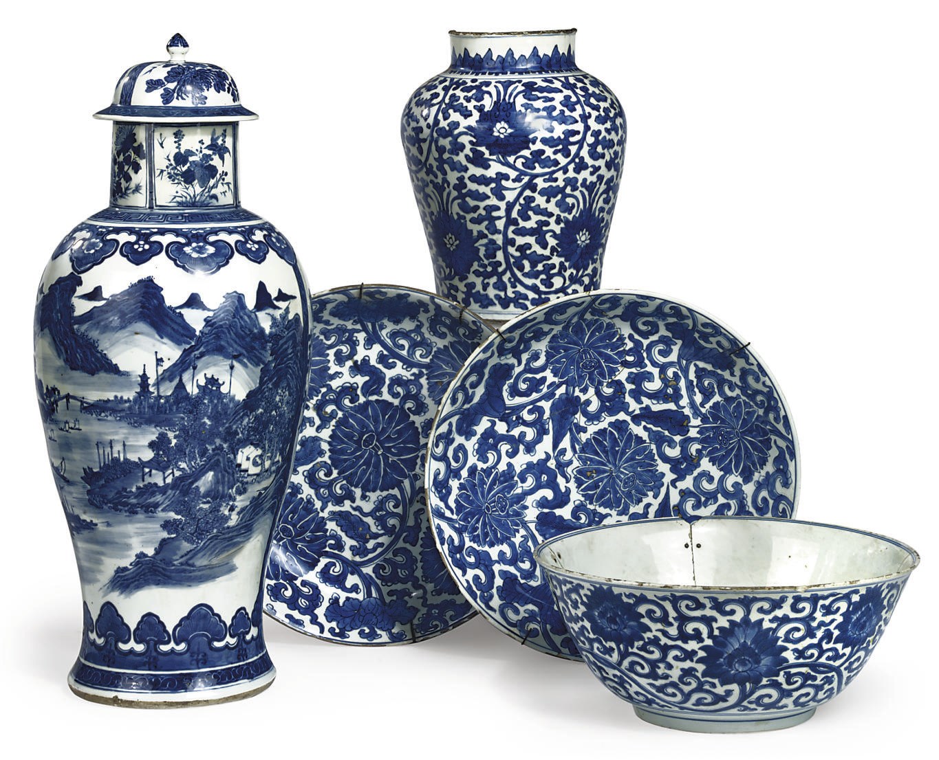 A GROUP OF CHINESE BLUE AND WHITE PORCELAIN