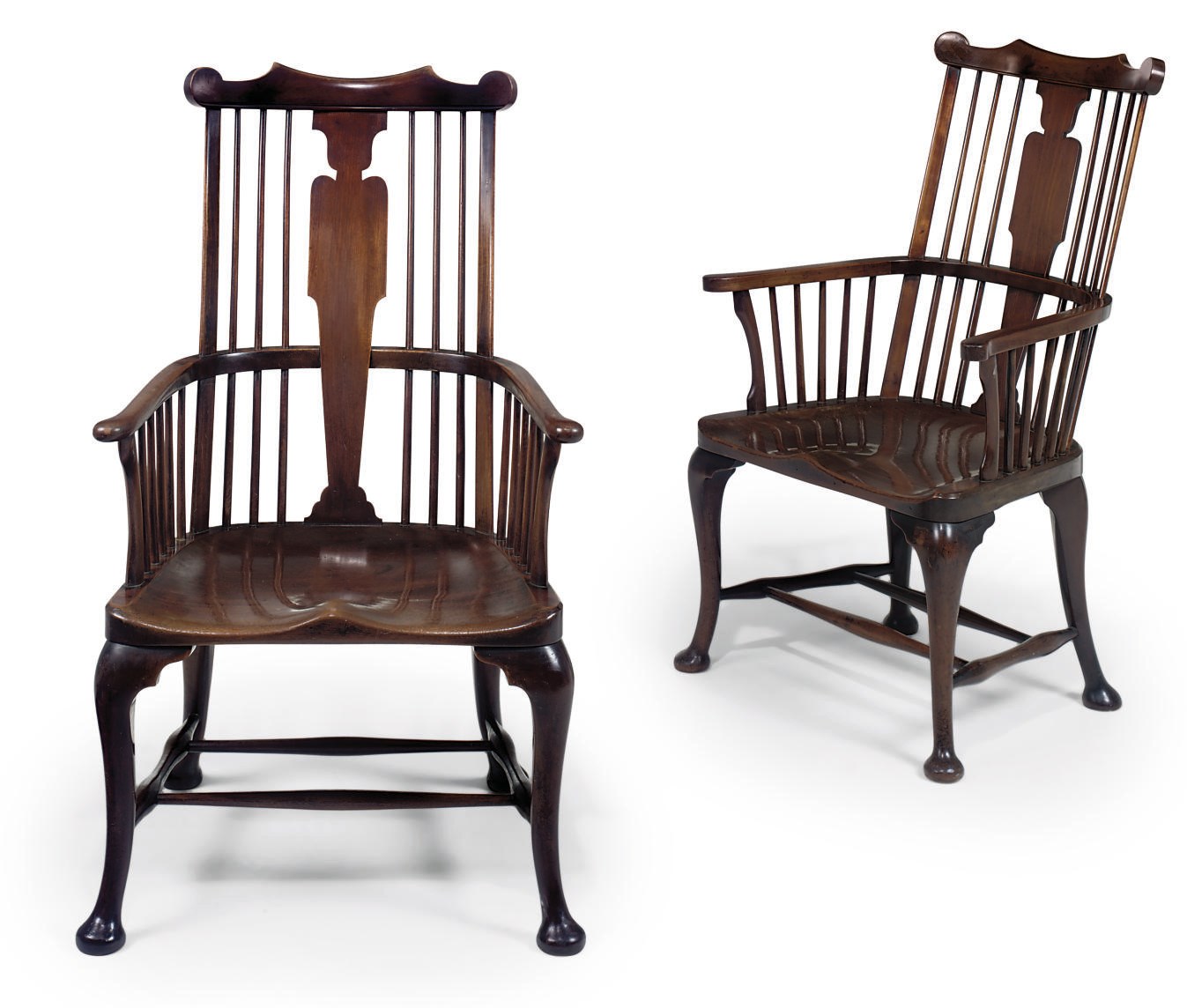 A NEAR PAIR OF VICTORIAN MAHOGANY WINDSOR CHAIRS