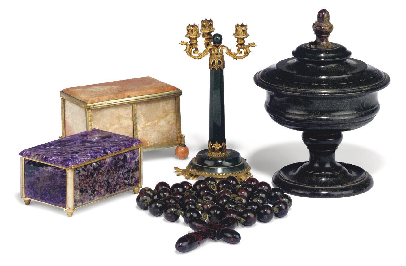 A GROUP OF FIVE HARDSTONE OBJECTS