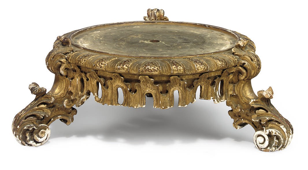 AN ITALIAN GILTWOOD VASE STAND