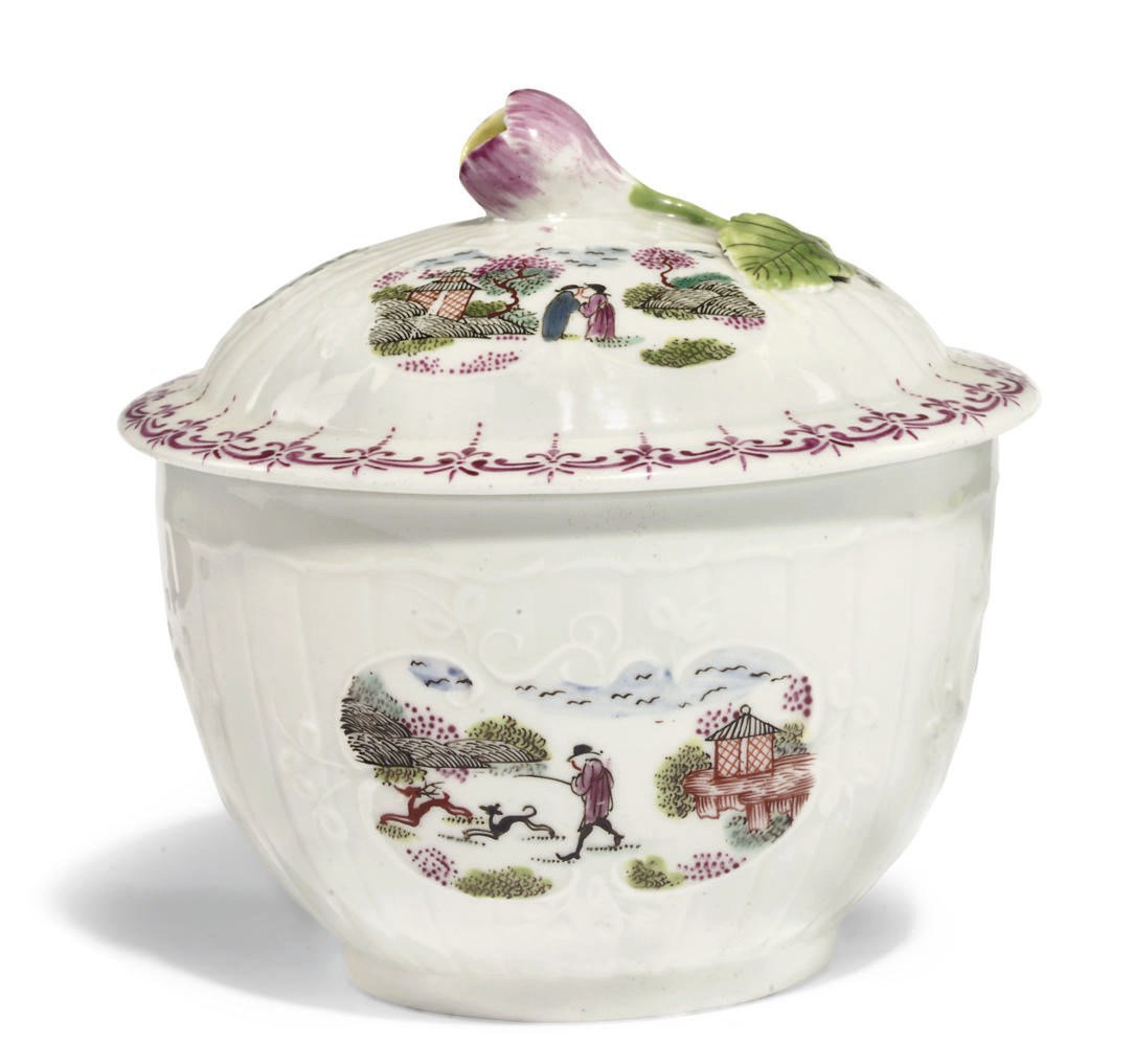 A WORCESTER PLEAT-MOULDED SUGAR-BOWL AND COVER