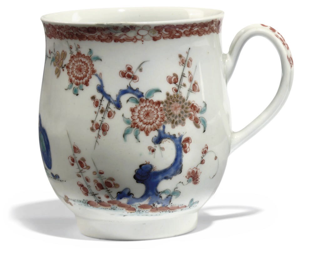 A WORCESTER KAKIEMON BALUSTER MUG